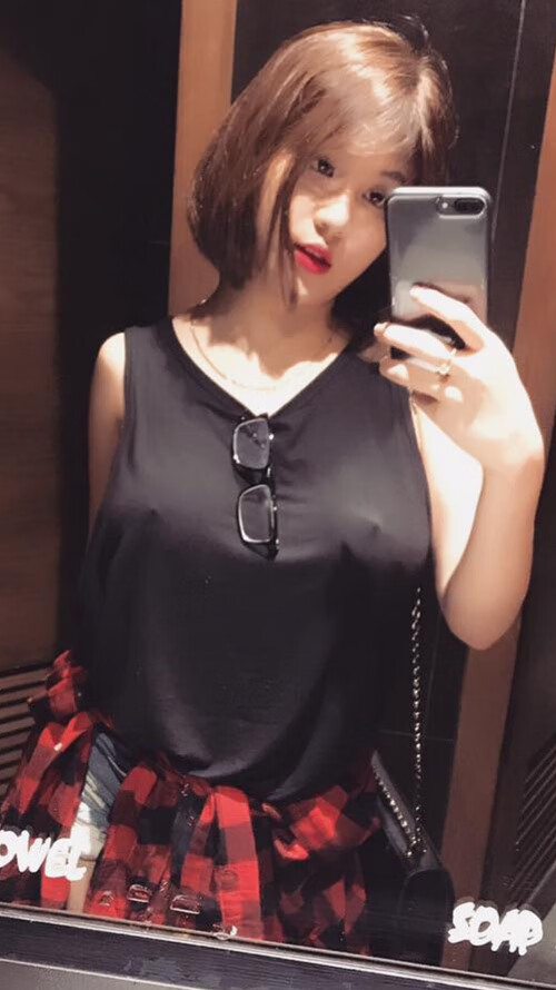 明星对决:张伟砍下31分,场上如日中天!,明星看张伟丽比赛